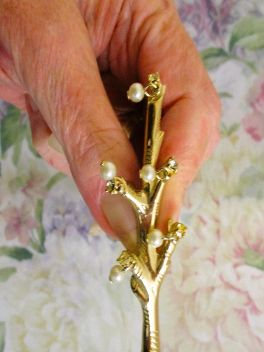 VINTAGE Gold Plate Branch Brooch: Faux Pearl Rhinestone Dangle Jewelry - Picture 2 of 15